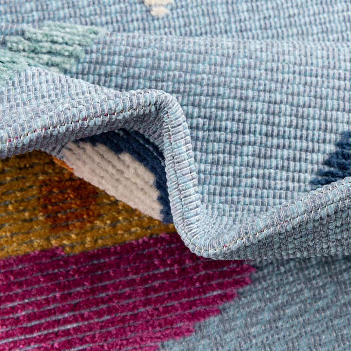 5' 3 x 7' 7 Easy-Clean Indoor / Outdoor Rug