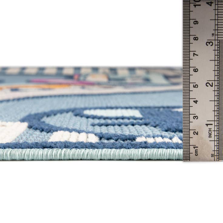 Detail image of 5' 3 x 7' 7 Easy-Clean Indoor / Outdoor Rug