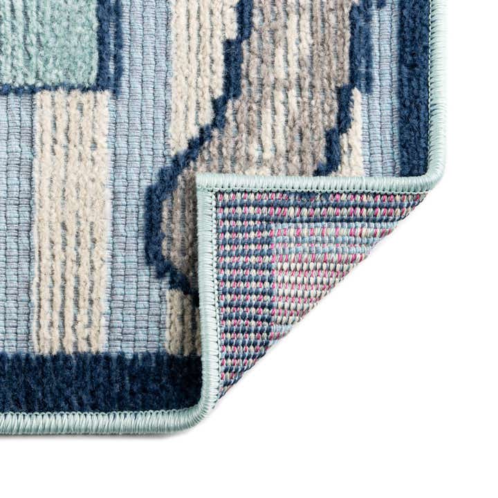 5' 3 x 7' 7 Easy-Clean Indoor / Outdoor Rug
