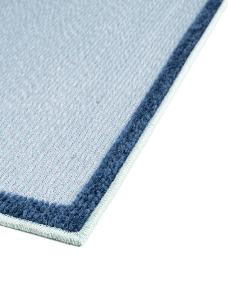 Detail image of 5' 3 x 7' 7  Washable  Indoor / Outdoor Rug