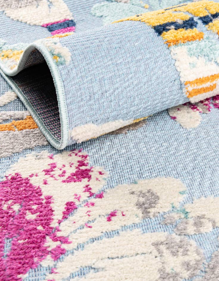 Detail image of 5' 3 x 7' 7 Easy-Clean Indoor / Outdoor Rug