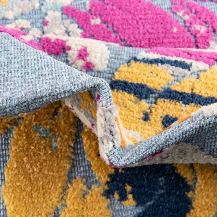 5' 3 x 7' 7 Easy-Clean Indoor / Outdoor Rug