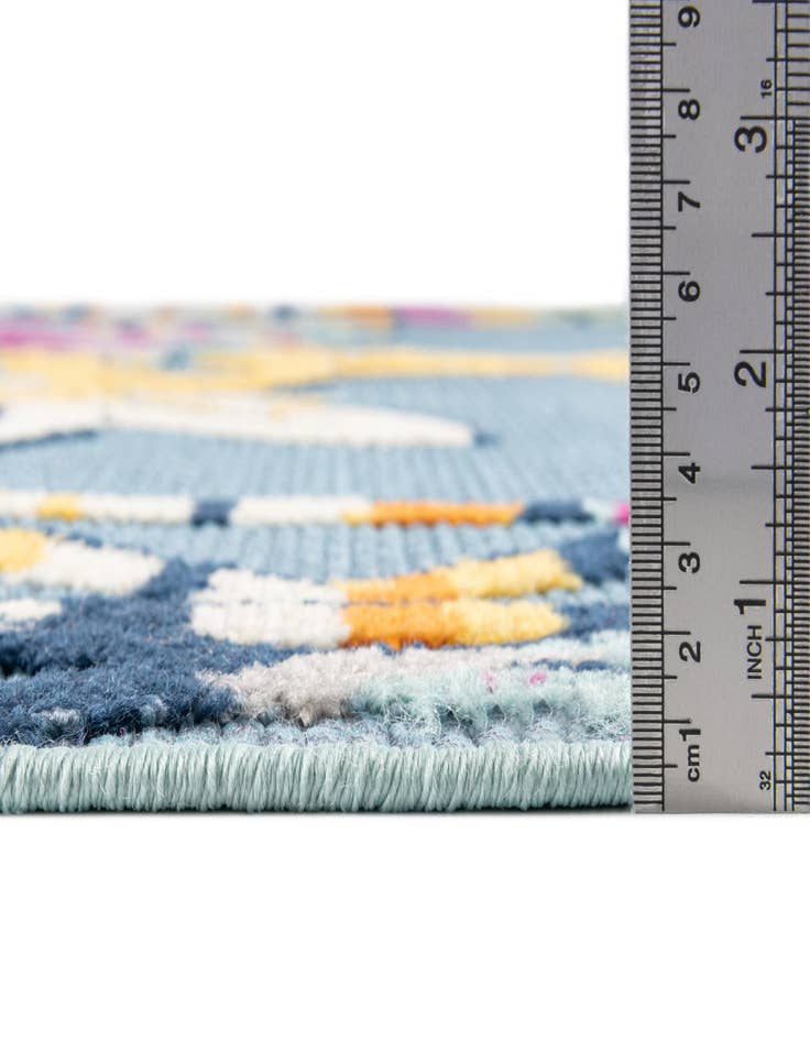 Detail image of 5' 3 x 7' 7 Easy-Clean Indoor / Outdoor Rug