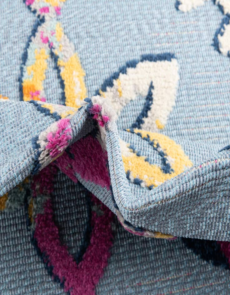 Detail image of 5' 3 x 7' 7  Washable  Indoor / Outdoor Rug