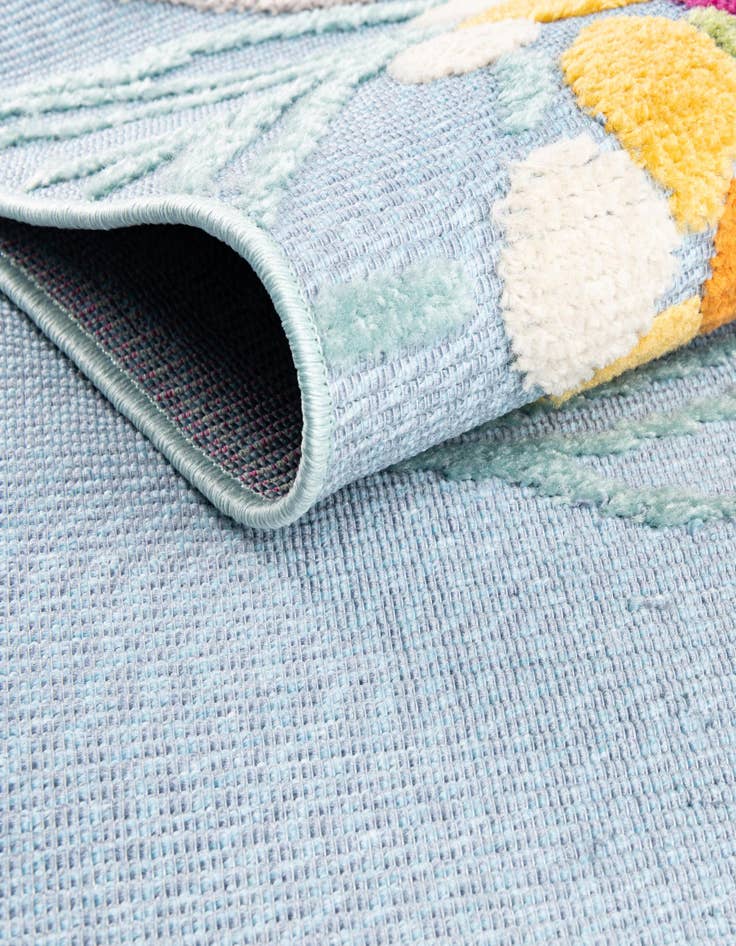 Detail image of 5' 3 x 7' 7 Easy-Clean Indoor / Outdoor Rug