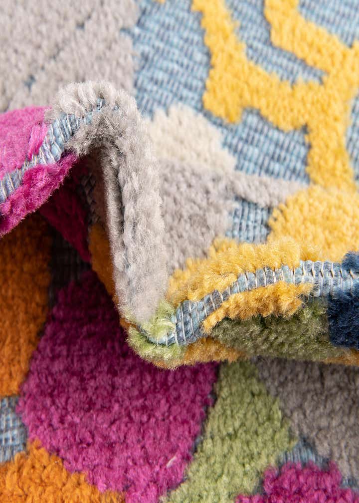 5' 3 x 7' 7 Easy-Clean Indoor / Outdoor Rug