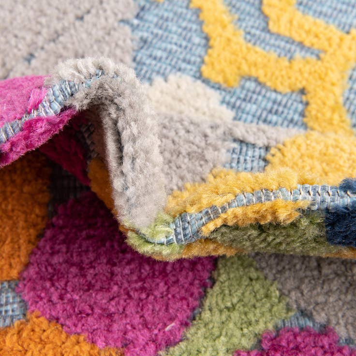 Detail image of 5' 3 x 7' 7 Easy-Clean Indoor / Outdoor Rug