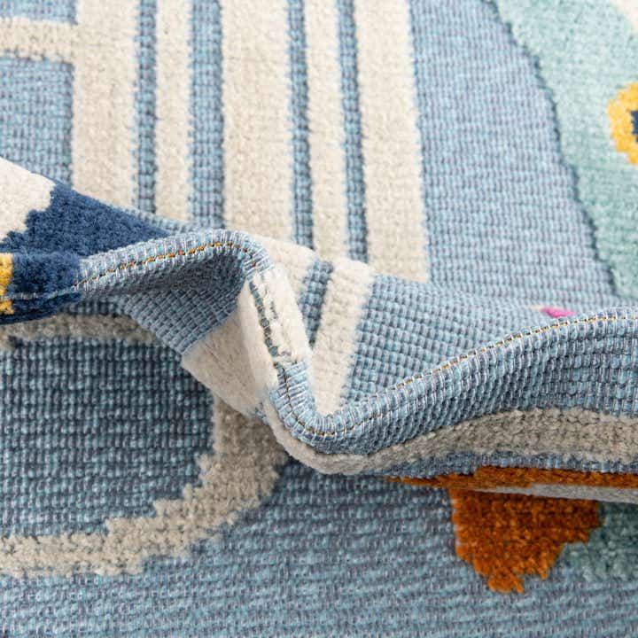 5' 3 x 7' 7 Easy-Clean Indoor / Outdoor Rug