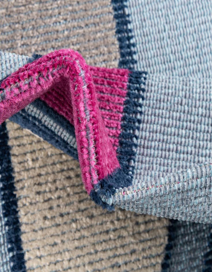 Detail image of 5' 3 x 7' 7  Washable  Indoor / Outdoor Rug