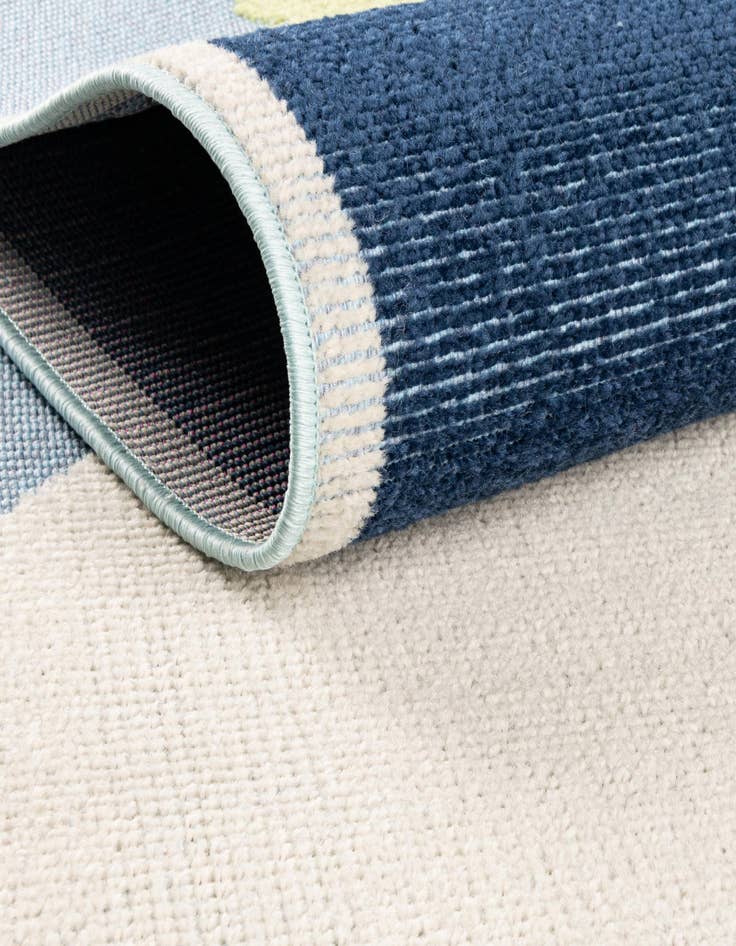 Detail image of 5' 3 x 7' 7  Washable  Indoor / Outdoor Rug