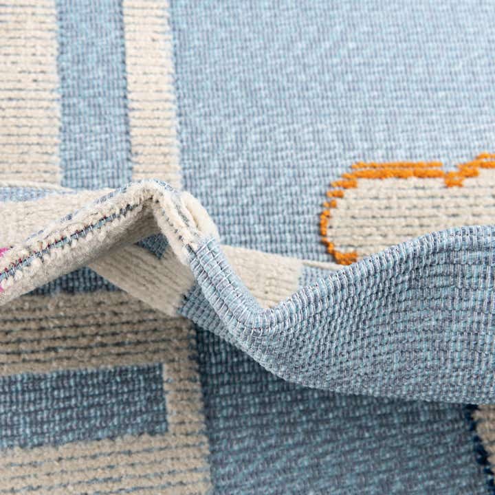 5' 3 x 7' 7 Easy-Clean Indoor / Outdoor Rug