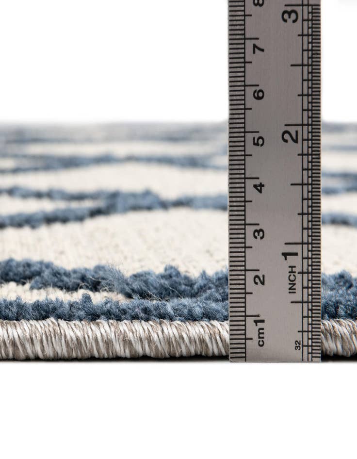 Detail image of 4' 9 x 7'  Washable  Indoor / Outdoor Rug