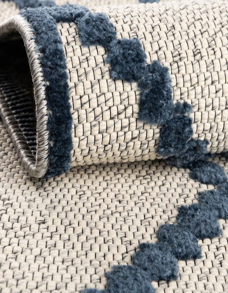 Detail image of 4' 9 x 7'  Washable  Indoor / Outdoor Rug