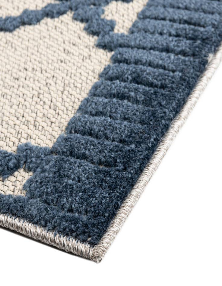 Detail image of 4' 9 x 7'  Washable  Indoor / Outdoor Rug
