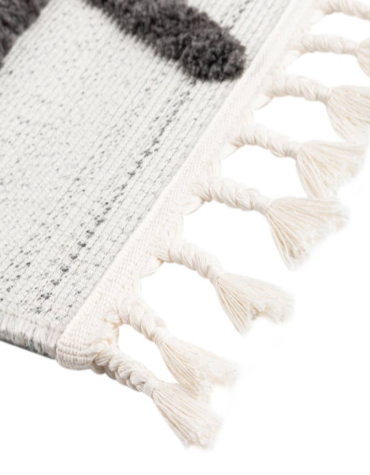 Detail image of 5' 3 x 7' 7 Easy-Clean Indoor / Outdoor Rug