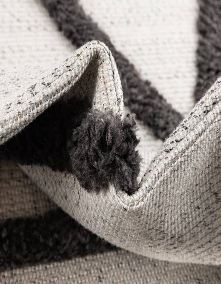 Detail image of 5' 3 x 7' 7 Easy-Clean Indoor / Outdoor Rug