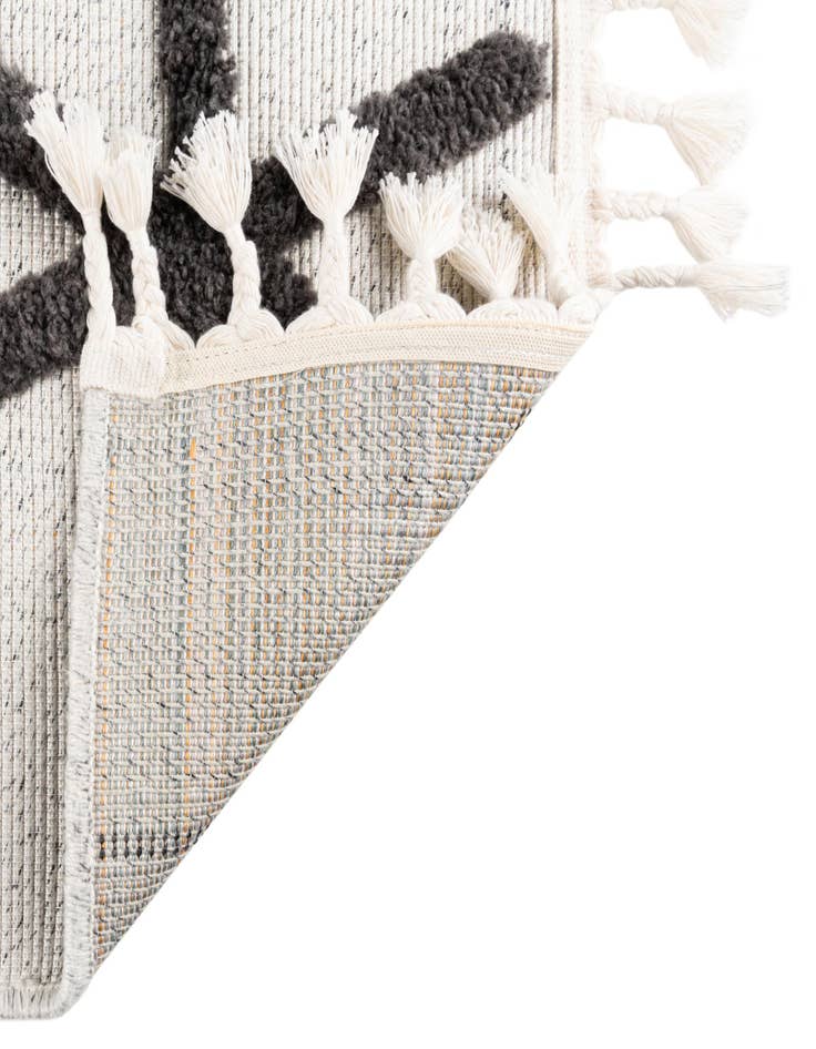 Detail image of 5' 3 x 7' 7 Easy-Clean Indoor / Outdoor Rug