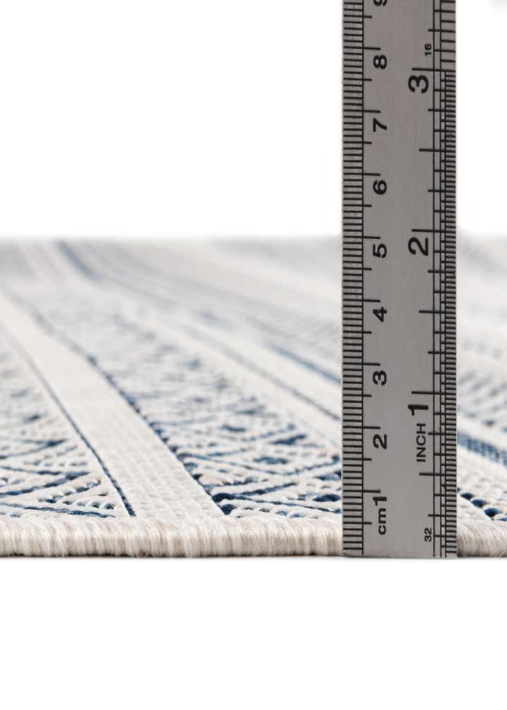 4' x 6' Easy-Clean Striped Indoor / Outdoor Rug