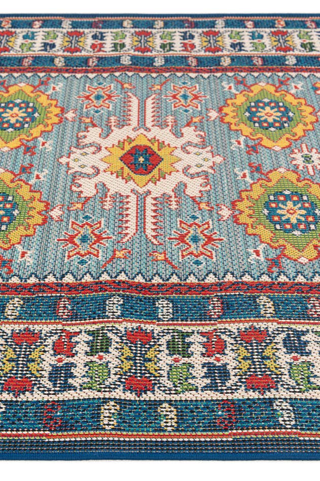 Detail image of 4' 9 x 7' 4 Easy-Clean Traditional Indoor / Outdoor Rug