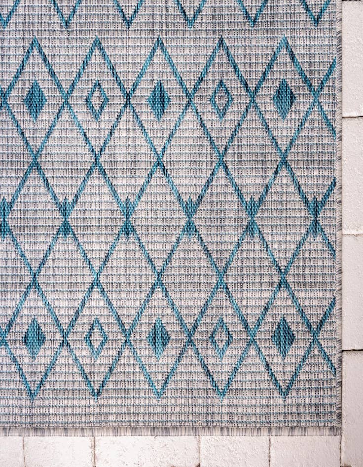 Detail image of 4' x 6' Easy-Clean Trellis Indoor / Outdoor Rug