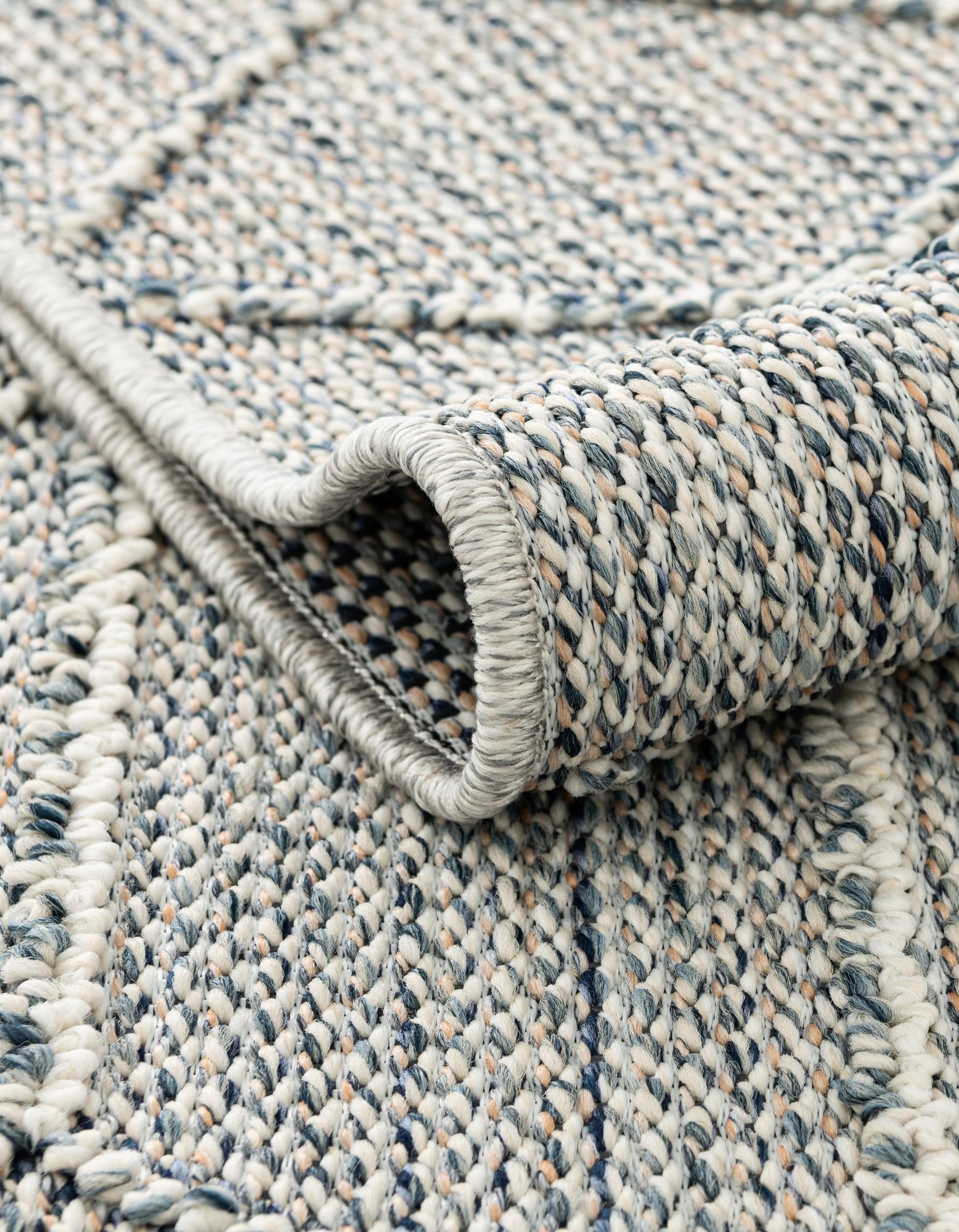 5' 3 x 8' Easy-Clean Trellis Indoor / Outdoor Rug
