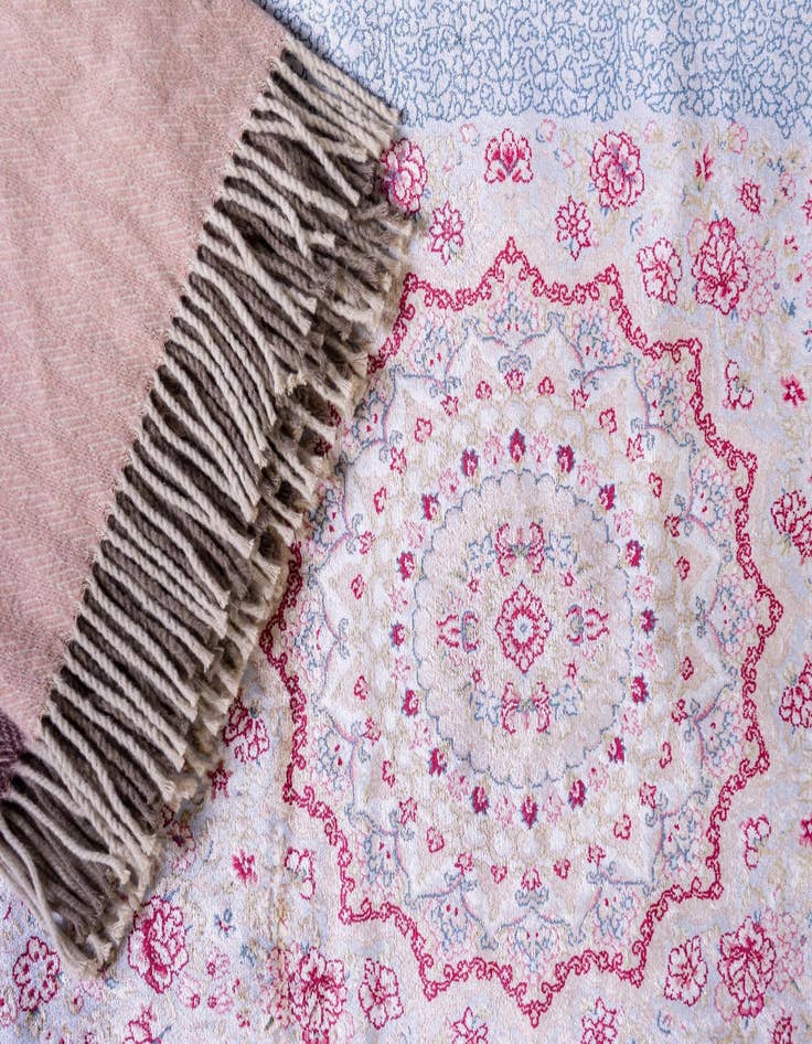 Detail image of 5' x 7' 5 Qom Bamboo Silk Rug