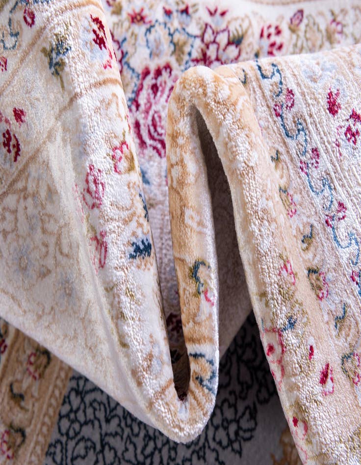 Detail image of 5' x 7' 5 Qom Bamboo Silk Rug