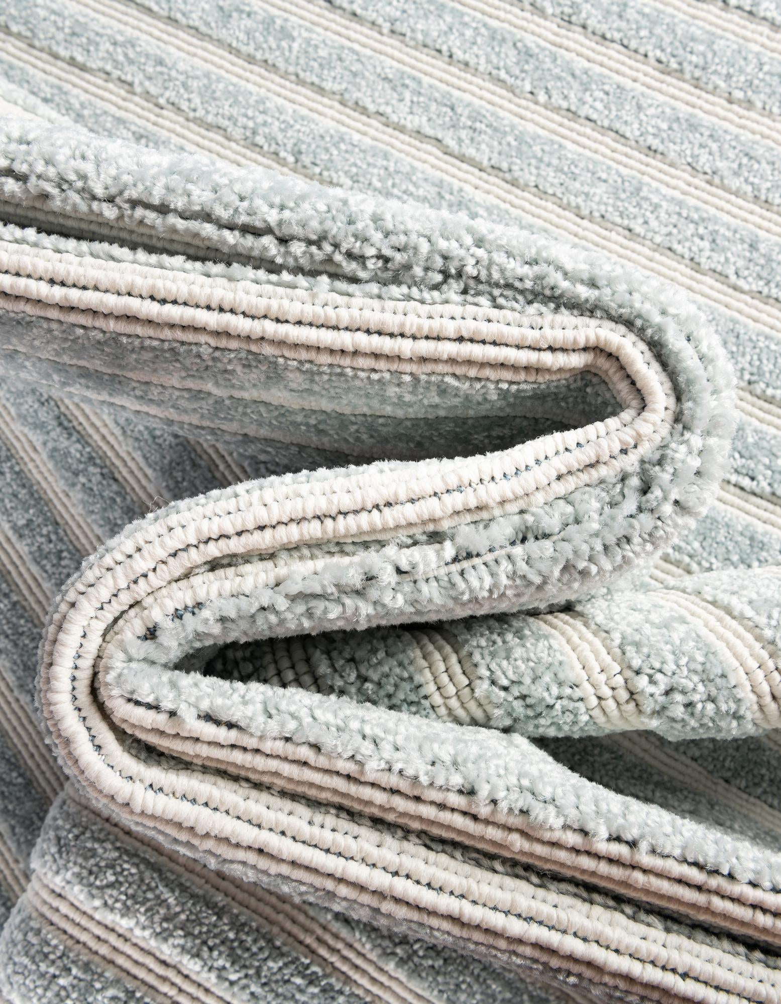 2' x 3' Easy-Clean Sabrina Soto Indoor / Outdoor Rug