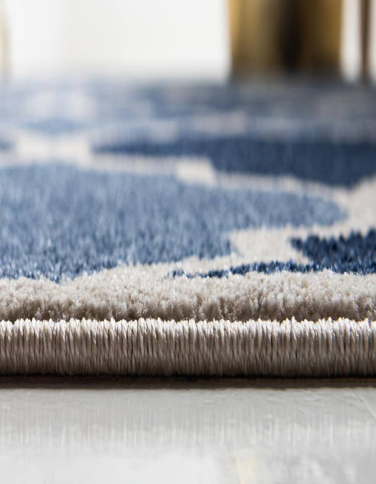 Detail image of 7' x 10' Trellis Rug