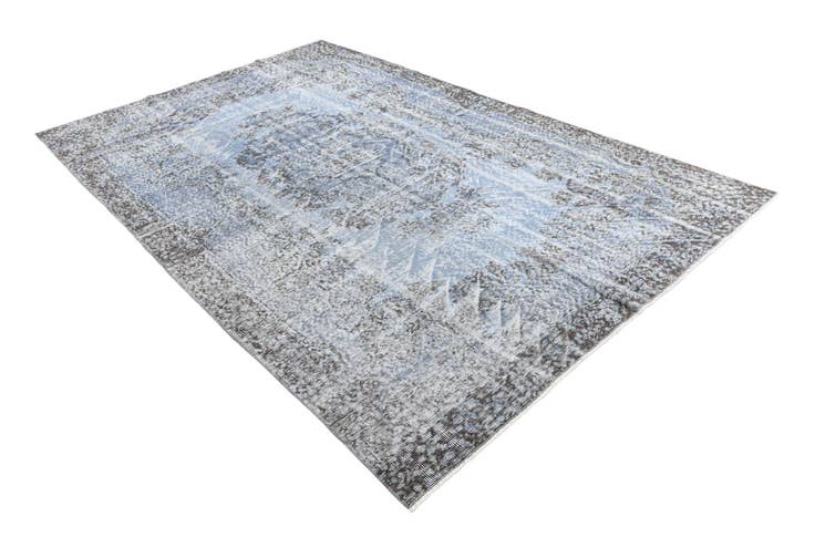 Detail image of 6' 6 x 9' 9 Ultra Vintage Wool Rug