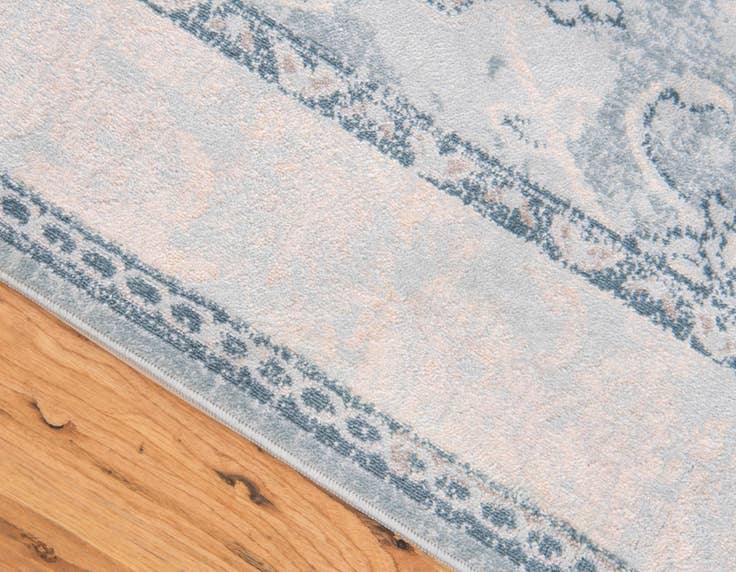 Detail image of 7' x 10' Victoria Rug