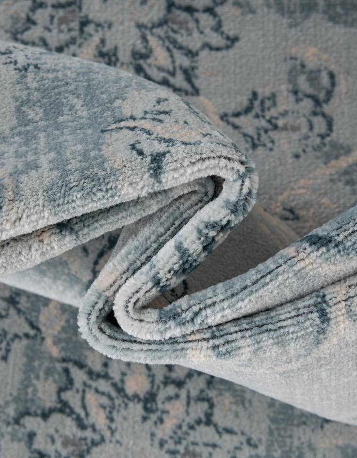 Detail image of 9' x 12' Victoria Rug