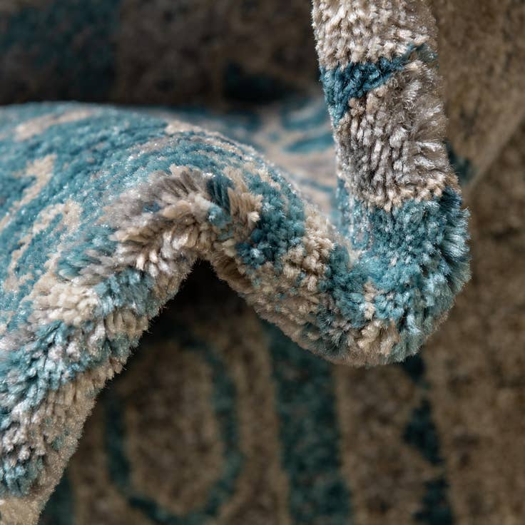 Detail image of 3' 3 x 5' 3 Vienna Rug