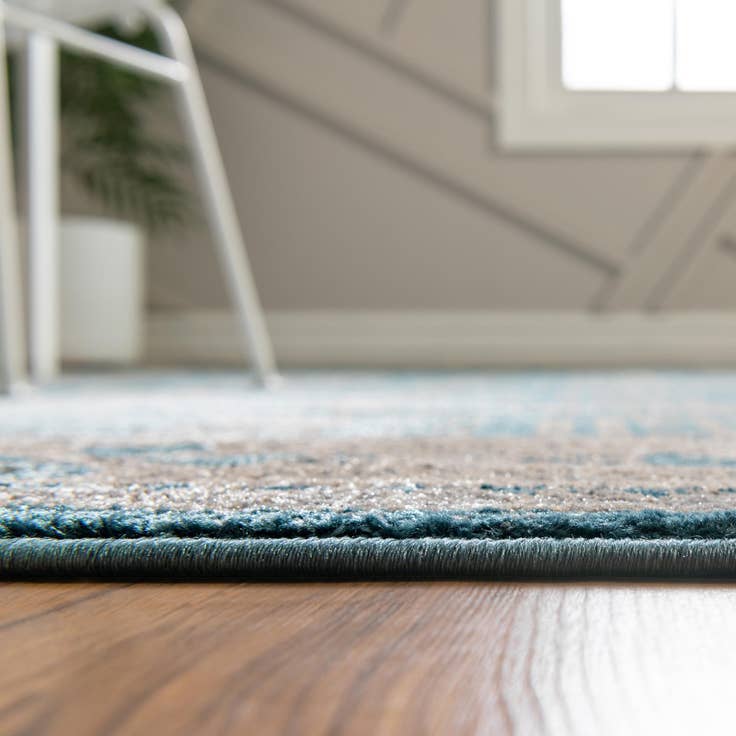 Detail image of 5' x 8' Viola Rug