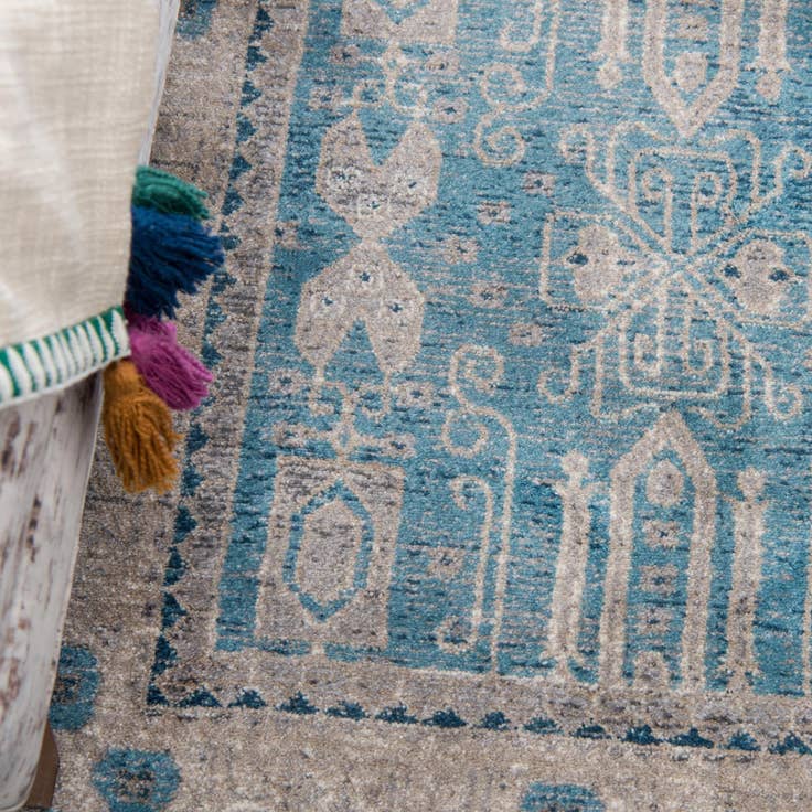 Detail image of 5' x 8' Viola Rug