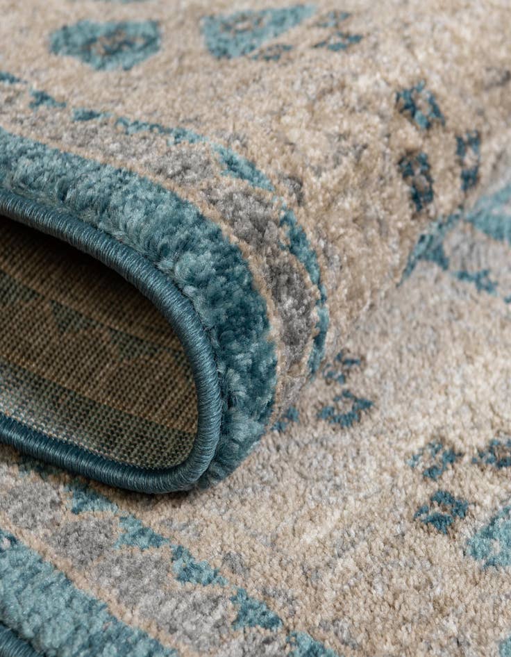 Detail image of 2' x 3' Viola Rug