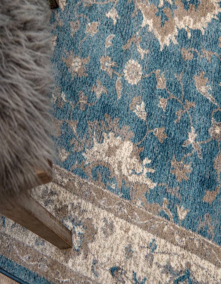 Detail image of 9' x 12' 2 Viola Rug