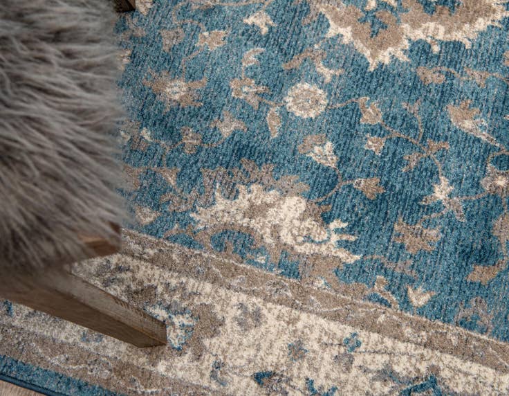 Detail image of 8' x 10' Viola Rug
