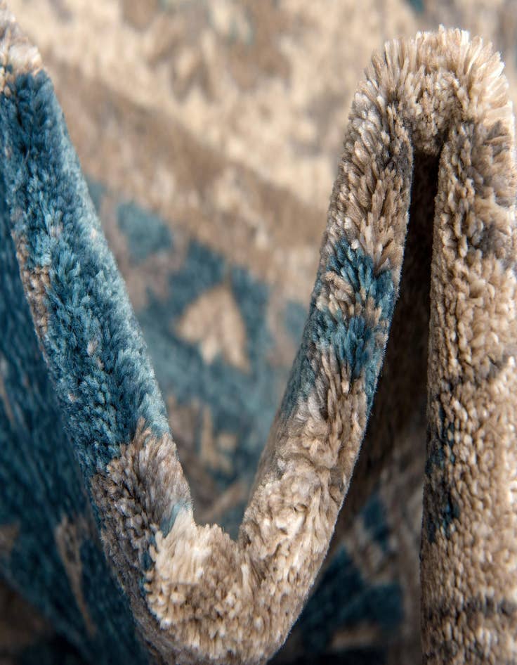 Detail image of 9' x 12' 2 Viola Rug