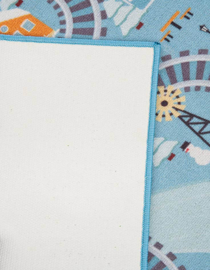 Detail image of 2' 7 x 3' 10 Zoey Rug