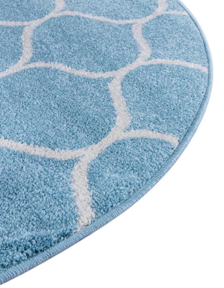 Detail image of 7' 10 x 7' 10 Lattice Frieze Round Rug