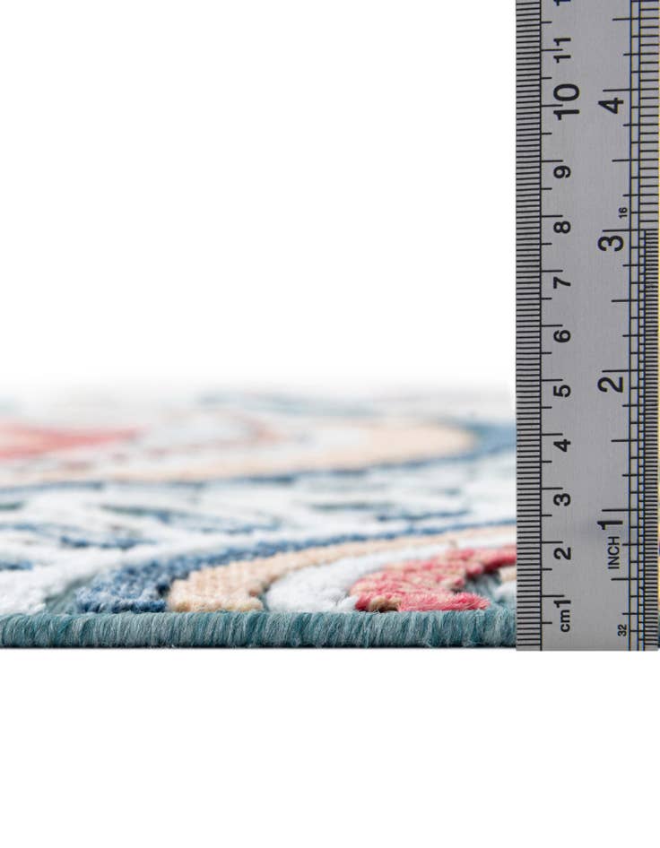 Detail image of 4' 5 x 4' 5  Washable Botanical Indoor / Outdoor Round Rug