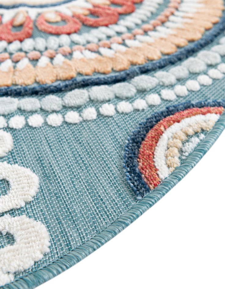 Detail image of 4' 5 x 4' 5  Washable Botanical Indoor / Outdoor Round Rug