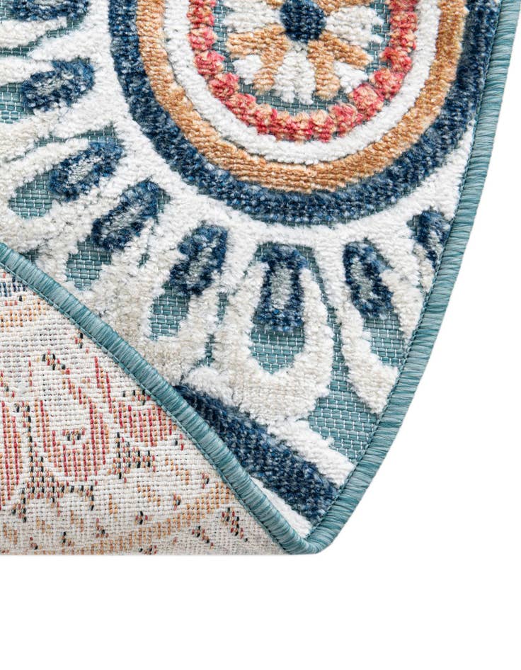 Detail image of 4' 5 x 4' 5  Washable Botanical Indoor / Outdoor Round Rug