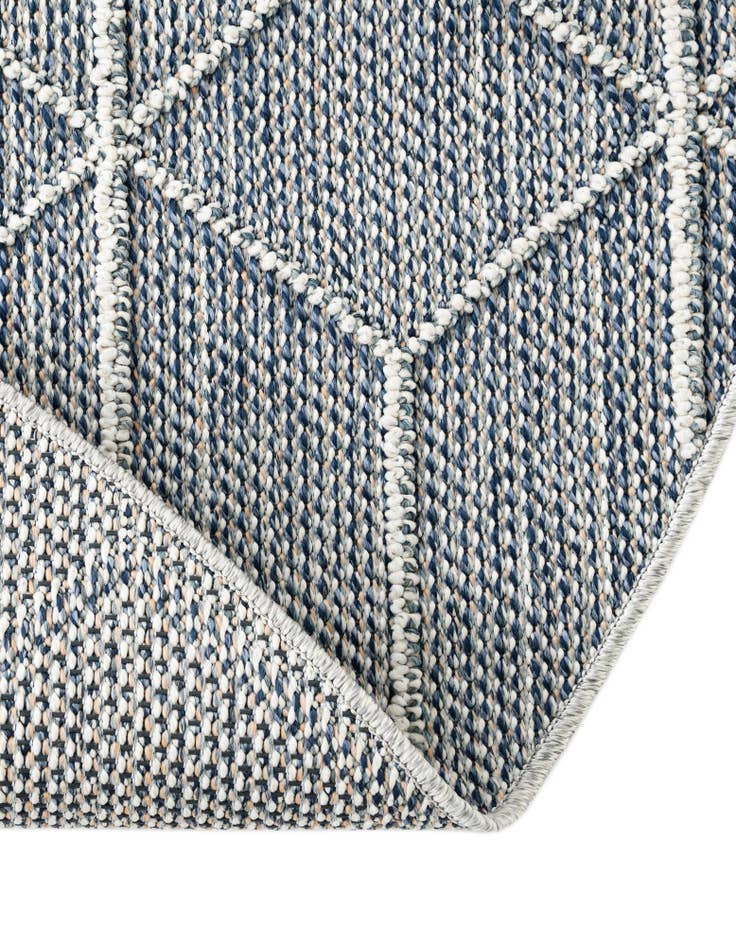 Detail image of 7' 10 x 7' 10 Washable Lattice Indoor / Outdoor Round Rug