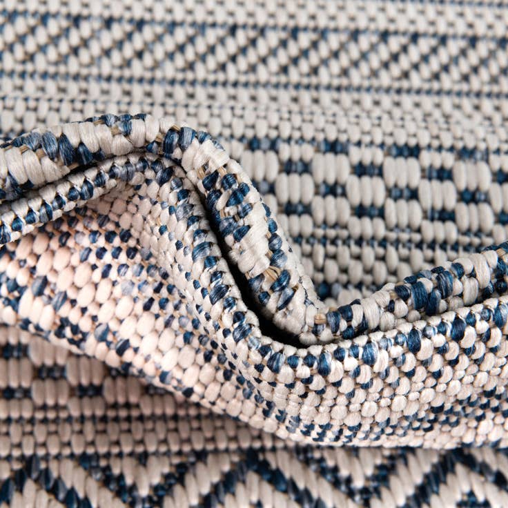 Detail image of 3' x 3' Easy-Clean Ribbon Indoor / Outdoor Round Rug