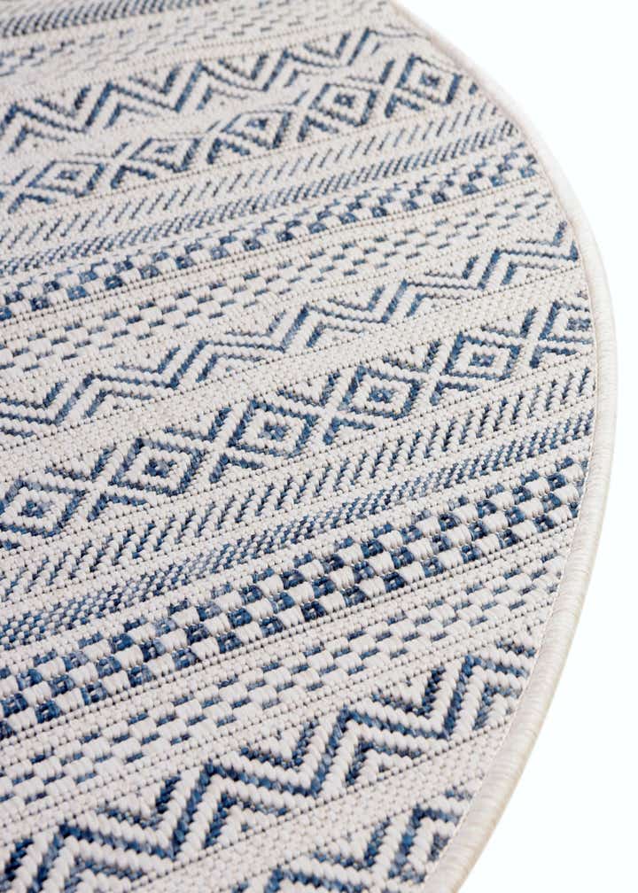 5' 3 x 5' 3 Easy-Clean Striped Indoor / Outdoor Round Rug