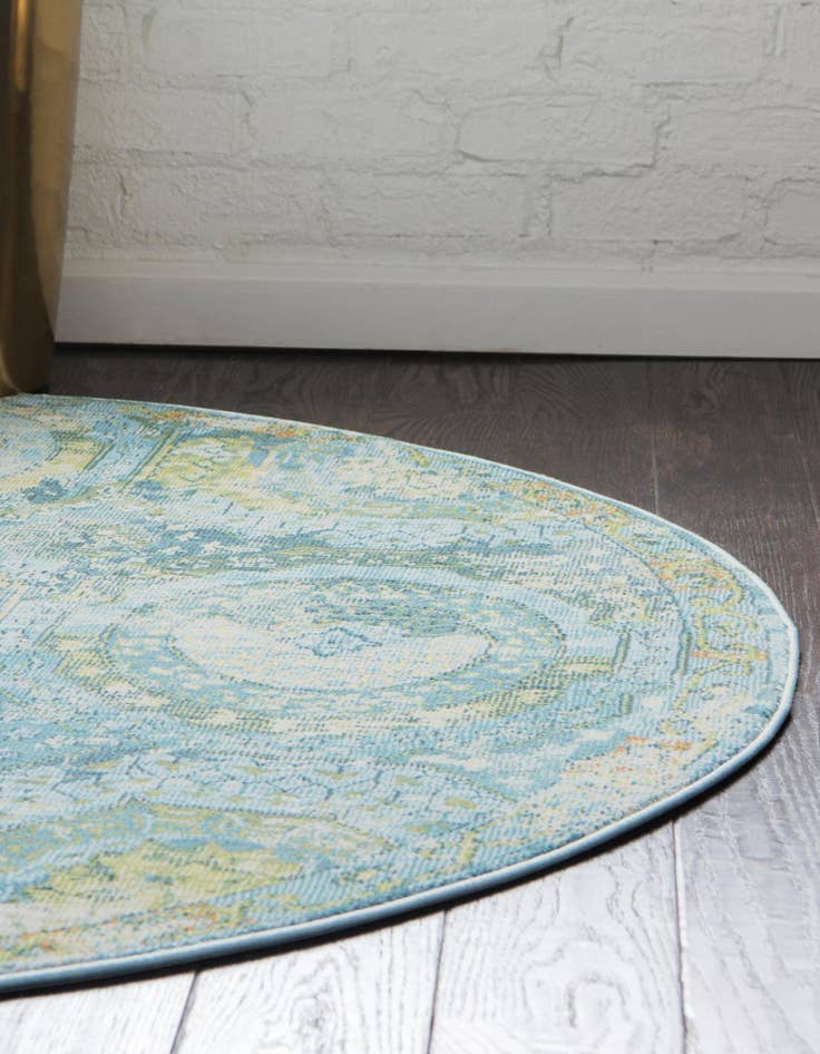 Detail image of 8' x 8' Santiago Round Rug