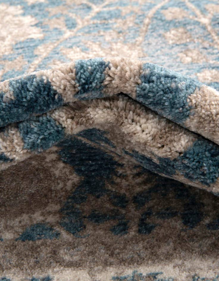 Detail image of 7' 3 x 7' 3 Vienna Round Rug