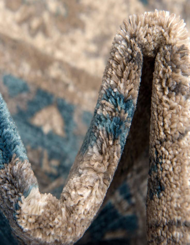 Detail image of 8' x 8' Viola Round Rug